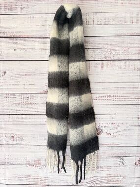 NWT Banana Republic Oversized Plaid Scarf Black Gray Cream Cozy
